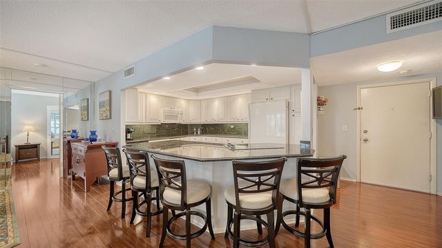 800 BENJAMIN FRANKLIN DRIVE 202, Sarasota, FL 34236