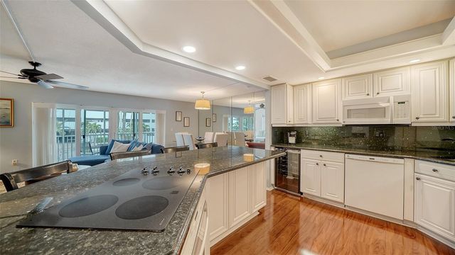 800 BENJAMIN FRANKLIN DRIVE 202, Sarasota, FL 34236