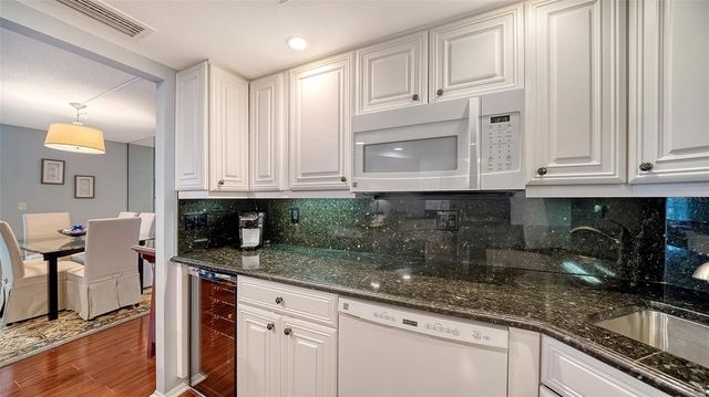 800 BENJAMIN FRANKLIN DRIVE 202, Sarasota, FL 34236