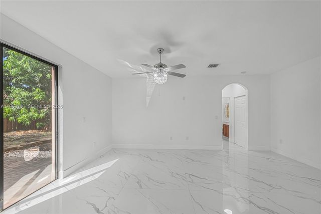 642 SE 37th PL, Homestead, FL 33033