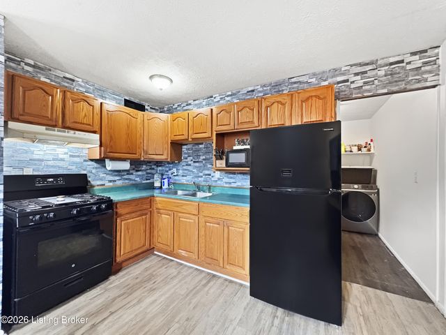 4906 Lesabre Dr, Louisville, KY 40216