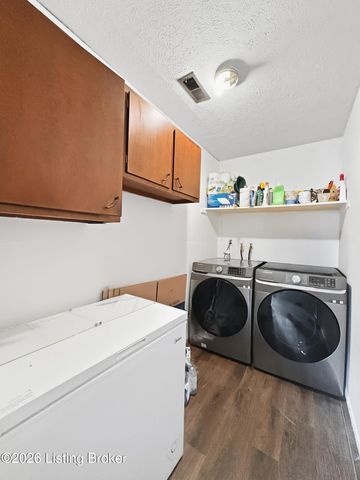 4906 Lesabre Dr, Louisville, KY 40216