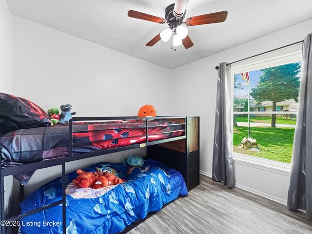 4906 Lesabre Dr, Louisville, KY 40216