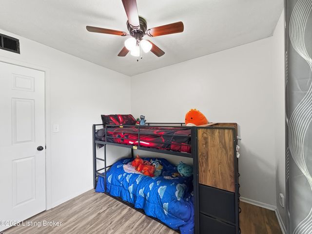 4906 Lesabre Dr, Louisville, KY 40216
