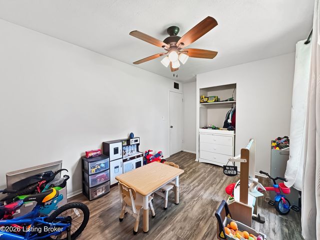 4906 Lesabre Dr, Louisville, KY 40216