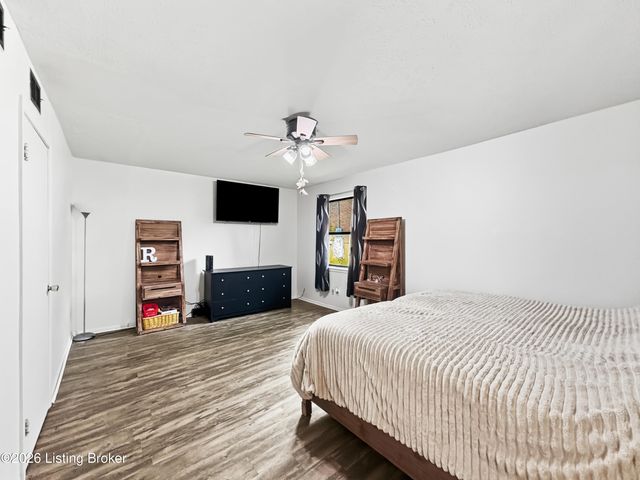 4906 Lesabre Dr, Louisville, KY 40216