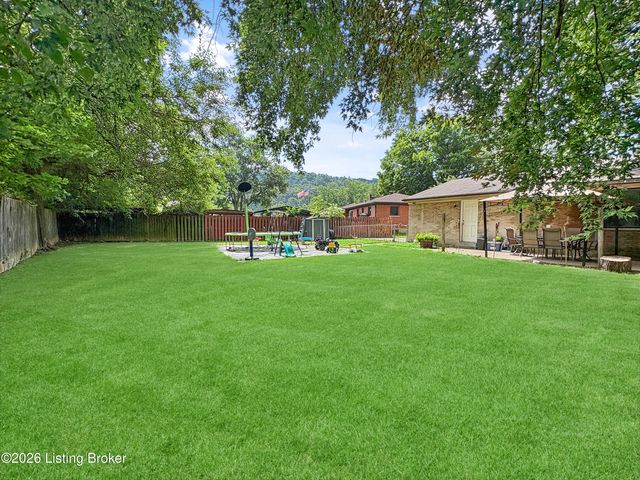 4906 Lesabre Dr, Louisville, KY 40216