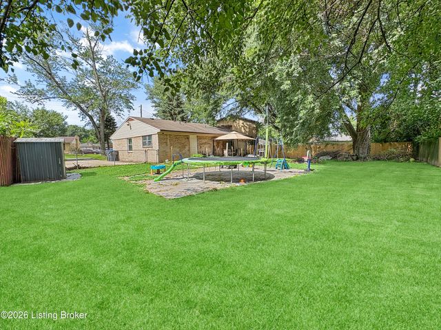 4906 Lesabre Dr, Louisville, KY 40216