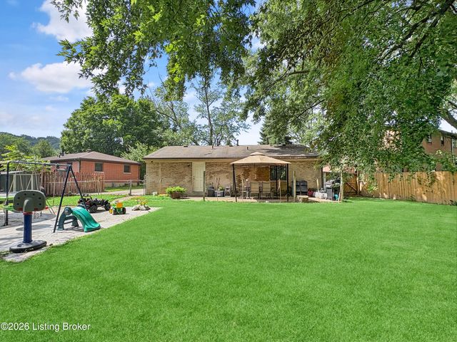 4906 Lesabre Dr, Louisville, KY 40216
