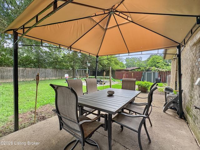 4906 Lesabre Dr, Louisville, KY 40216