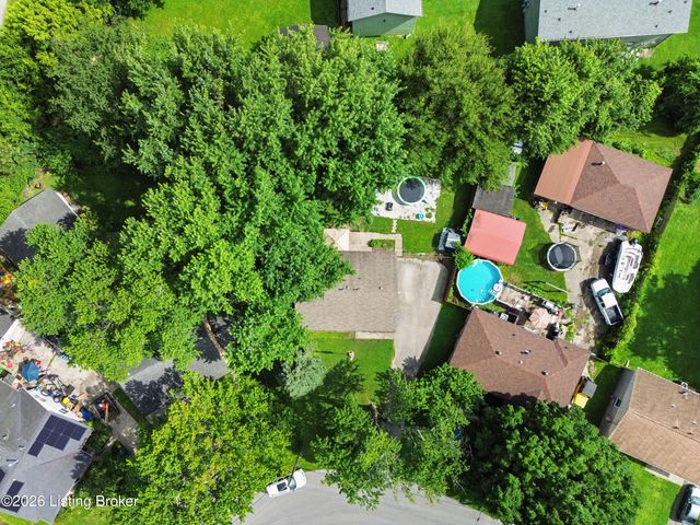 4906 Lesabre Dr, Louisville, KY 40216