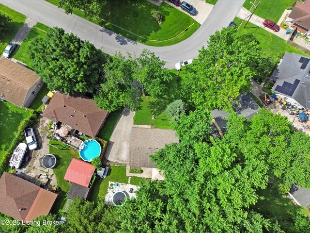 4906 Lesabre Dr, Louisville, KY 40216