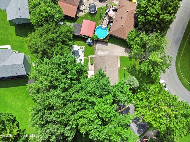 4906 Lesabre Dr, Louisville, KY 40216