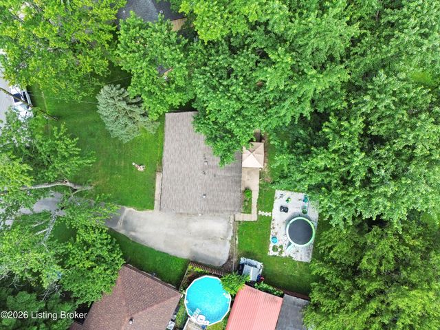 4906 Lesabre Dr, Louisville, KY 40216