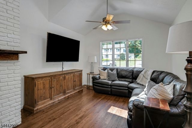 18 Yorke Rd, Mountain Lakes Boro, NJ 07046