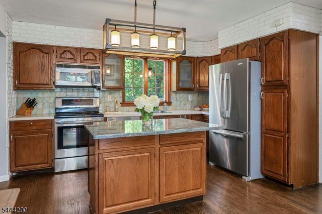 18 Yorke Rd, Mountain Lakes Boro, NJ 07046