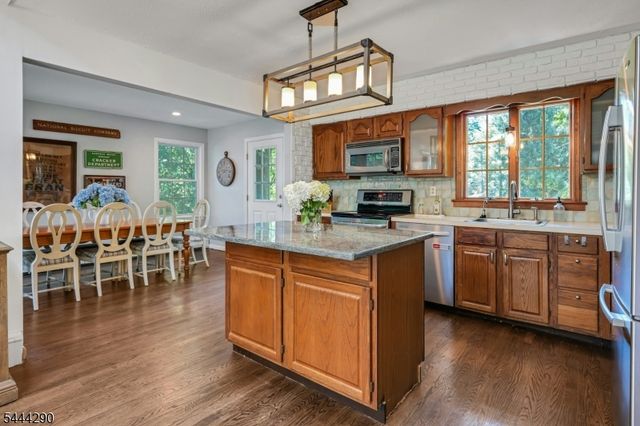 18 Yorke Rd, Mountain Lakes Boro, NJ 07046