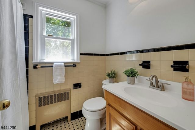 18 Yorke Rd, Mountain Lakes Boro, NJ 07046