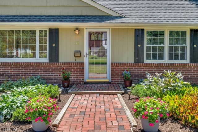 18 Yorke Rd, Mountain Lakes Boro, NJ 07046