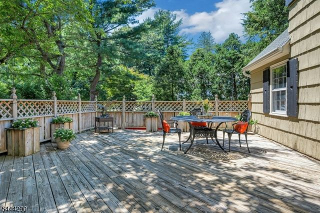 18 Yorke Rd, Mountain Lakes Boro, NJ 07046