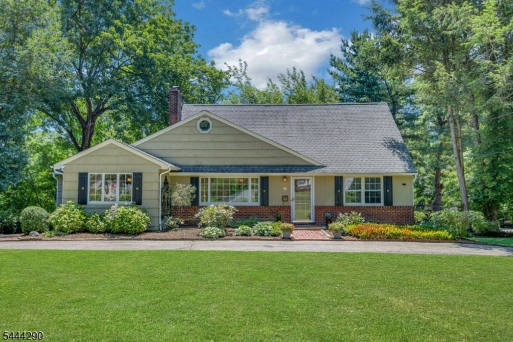 18 Yorke Rd, Mountain Lakes Boro, NJ 07046