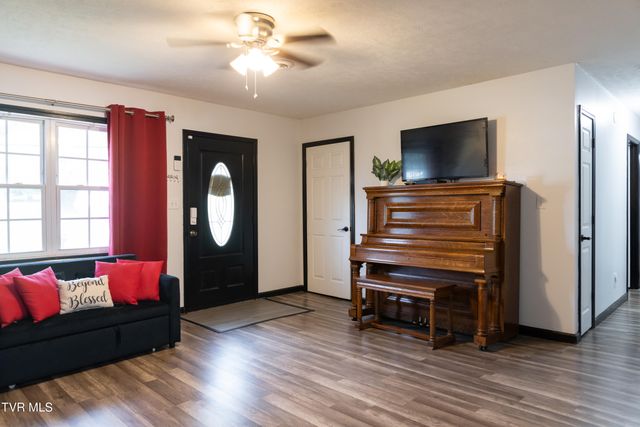 828 Parkway Boulevard, Elizabethton, TN 37643