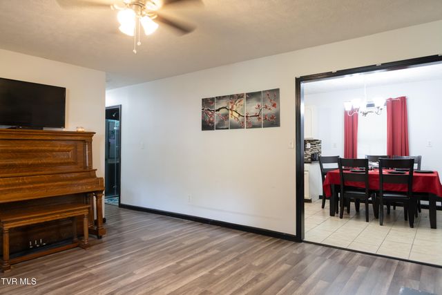 828 Parkway Boulevard, Elizabethton, TN 37643