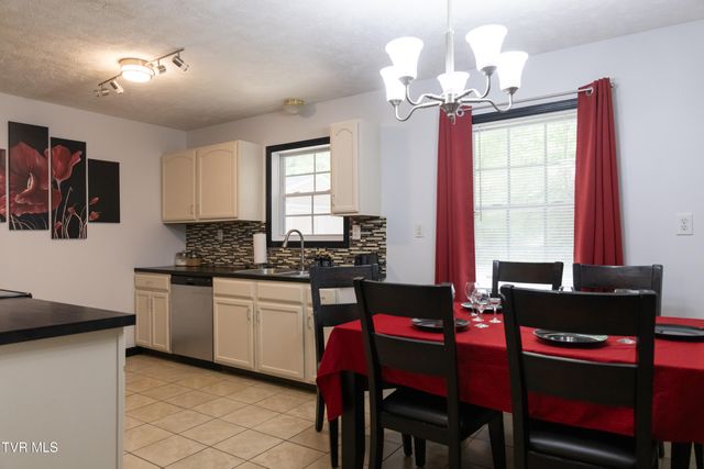 828 Parkway Boulevard, Elizabethton, TN 37643