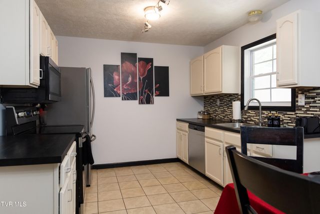 828 Parkway Boulevard, Elizabethton, TN 37643