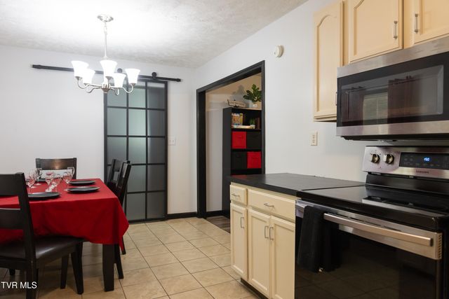 828 Parkway Boulevard, Elizabethton, TN 37643