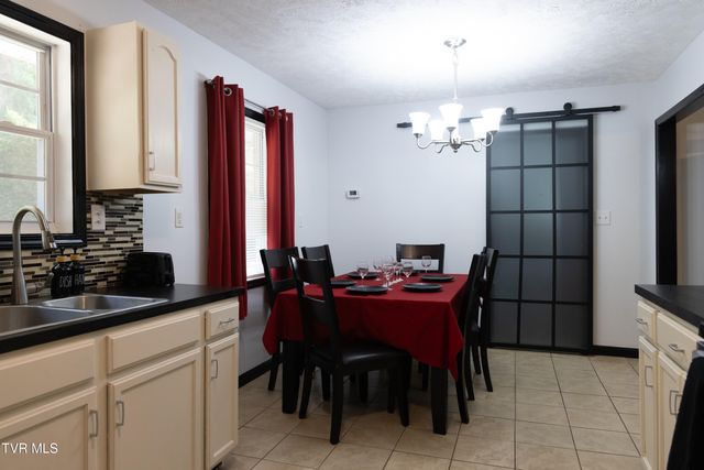 828 Parkway Boulevard, Elizabethton, TN 37643