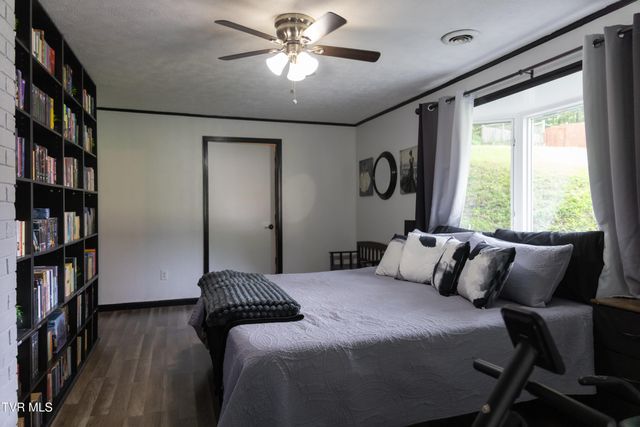 828 Parkway Boulevard, Elizabethton, TN 37643