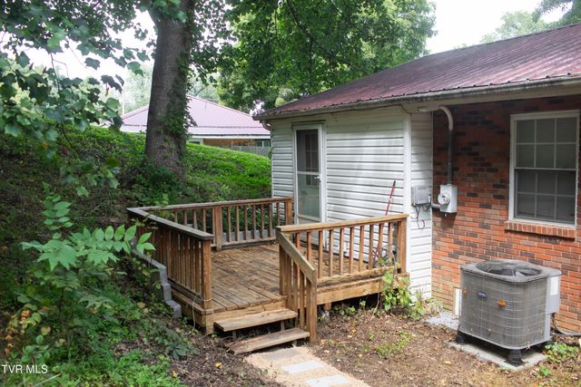 828 Parkway Boulevard, Elizabethton, TN 37643