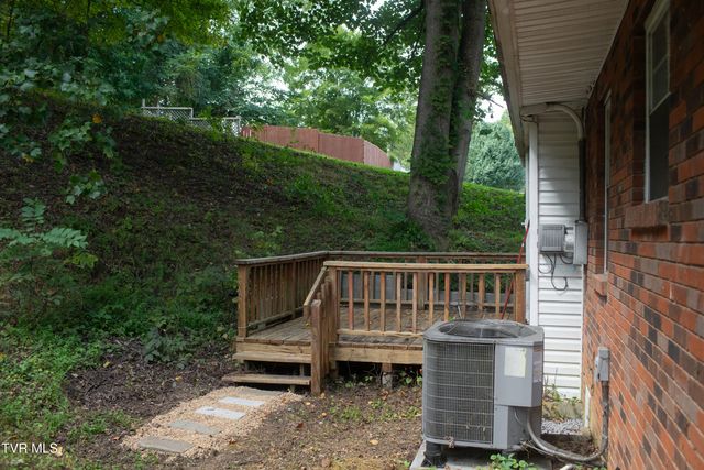 828 Parkway Boulevard, Elizabethton, TN 37643