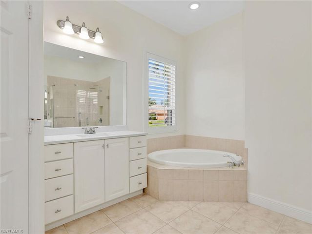 9640 Raven CT, Estero, FL 33928