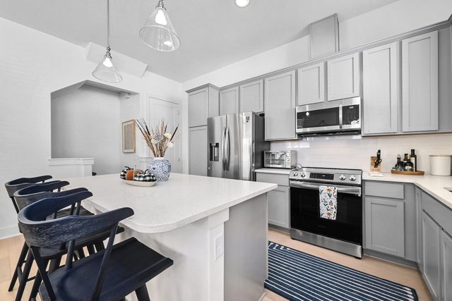 2050 Lohmans Spur RD 2301, Lakeway, TX 78734