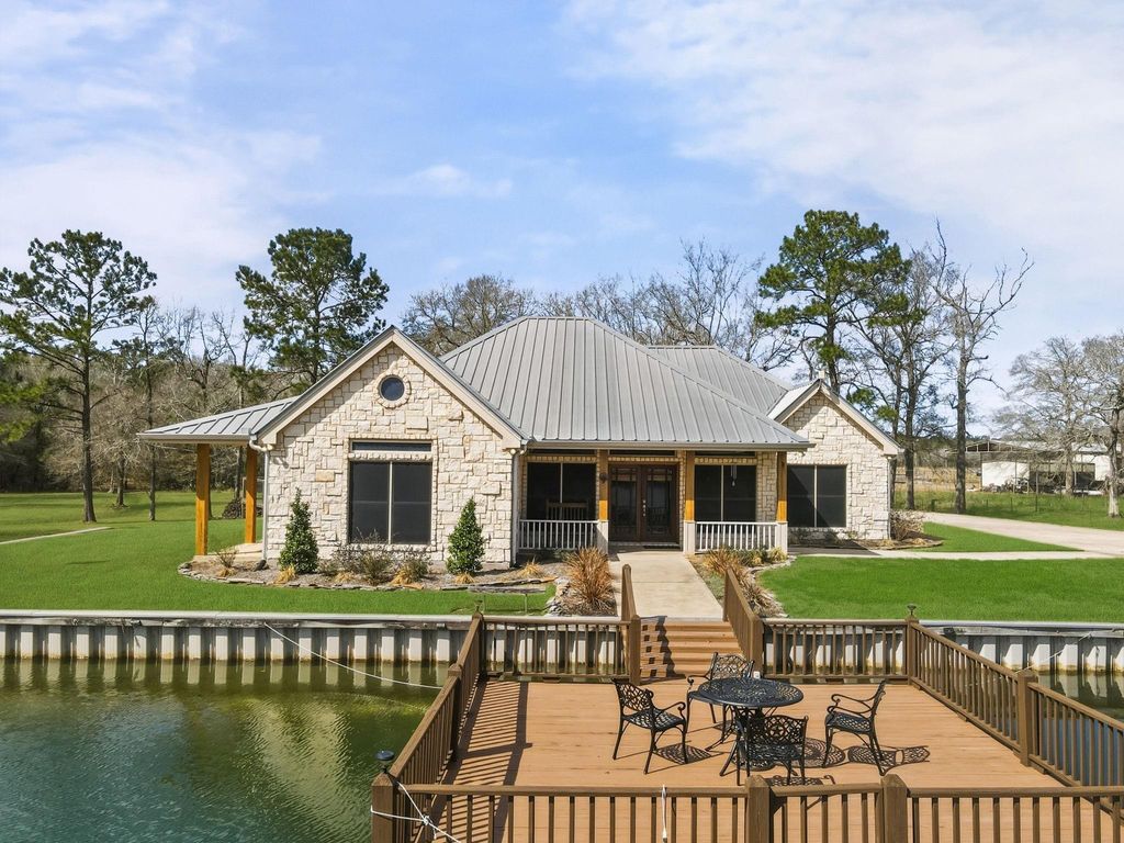 15866 Highway 326 N, Sour Lake, TX 77659