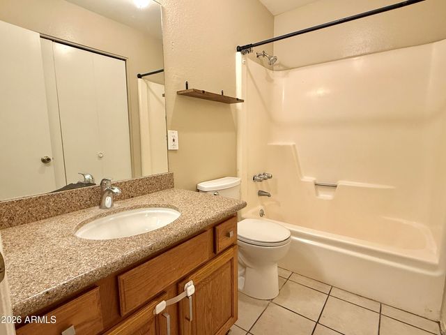 924 S HACIENDA Drive C, Tempe, AZ 85281
