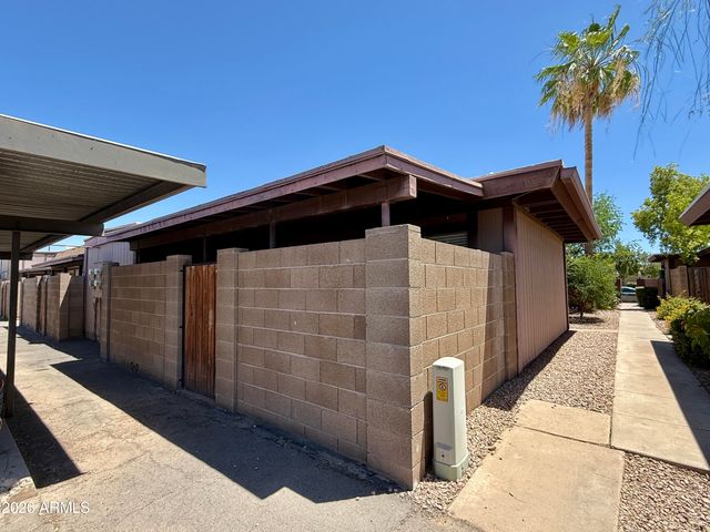 924 S HACIENDA Drive C, Tempe, AZ 85281