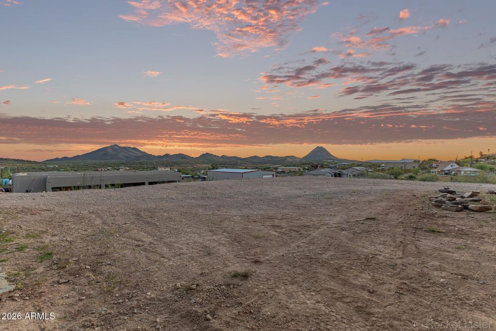 Image 4 of property listing at 48148 N 16th Lane, New River, AZ 85087