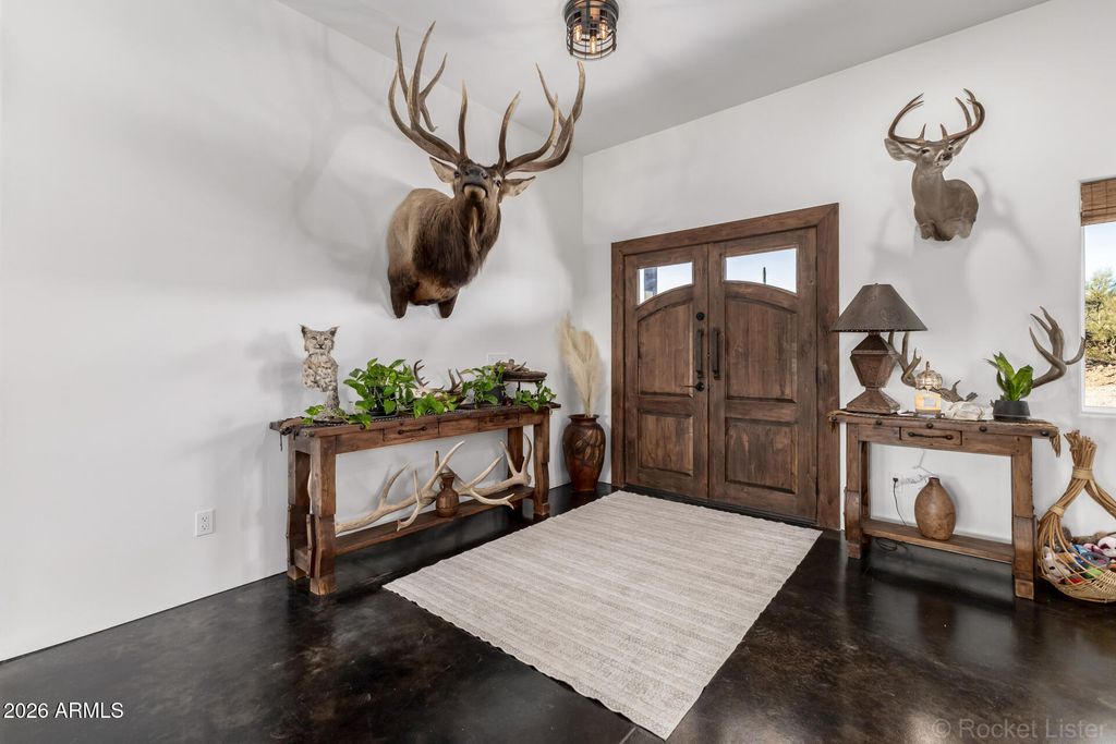 Image 9 of property listing at 48148 N 16th Lane, New River, AZ 85087