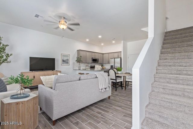 3230 E Thomas Road Unit 124, Mesa, AZ 85213