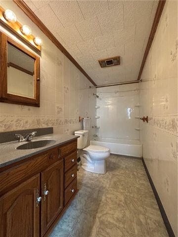 124 Bayard Street, Kane Boro, PA 16735