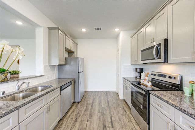 1088 Road 5102, Cleveland, TX 77327