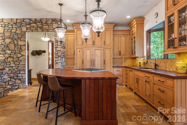 18 Woodlink Road, Asheville, NC 28801