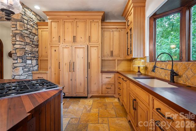 18 Woodlink Road, Asheville, NC 28801