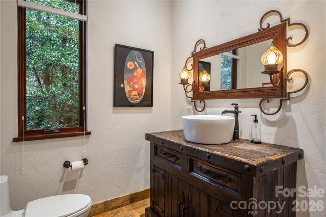 18 Woodlink Road, Asheville, NC 28801