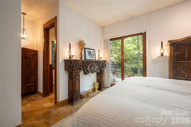 18 Woodlink Road, Asheville, NC 28801