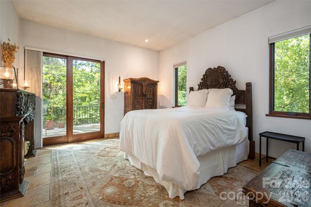 18 Woodlink Road, Asheville, NC 28801