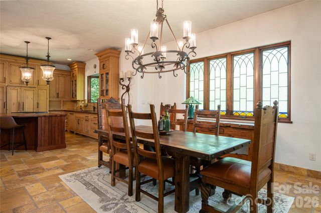 18 Woodlink Road, Asheville, NC 28801